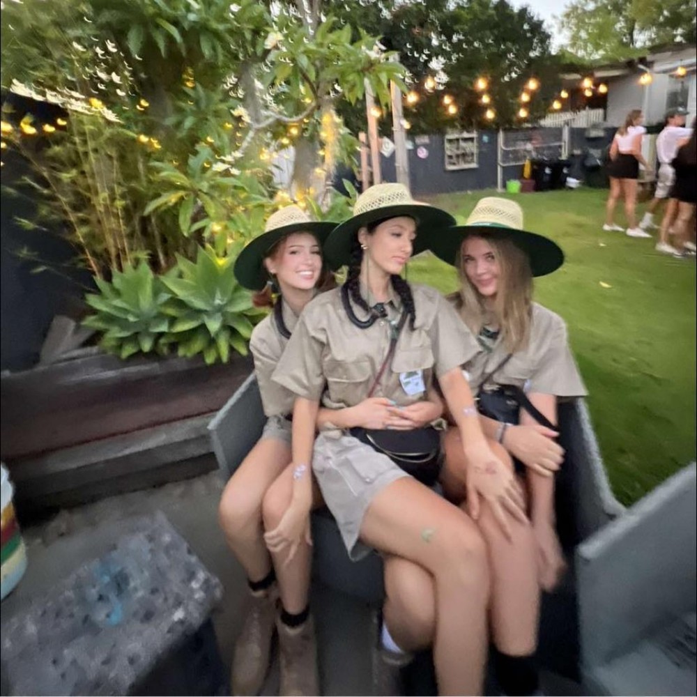 Meet your Posher, Eve